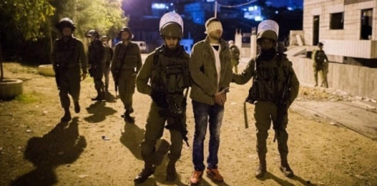 The occupation forces arrested 4 citizens in Hebron and stormed several areas