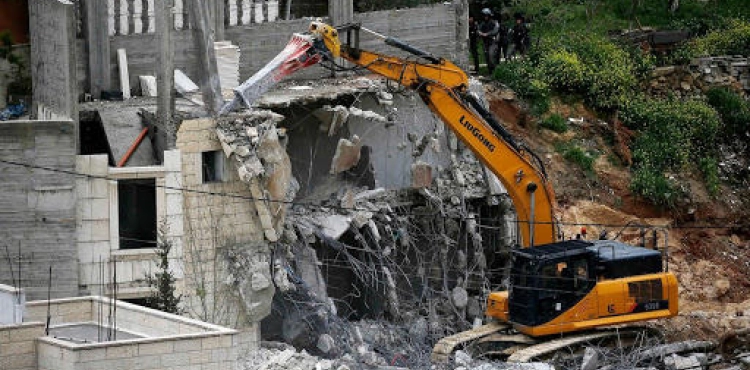 The occupation forces the Al-Debs family in Jabal Al-Mukaber to demolish their home