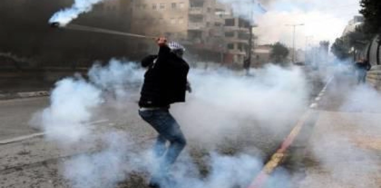 Suffocation suffocation during the confrontations north of Hebron