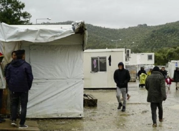 Greece begins building new migrant camps on a number of islands
