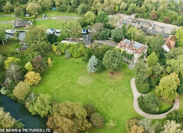 This is what storm &quot;Dennis&quot; did at George&acute;s house and Amal Clooney