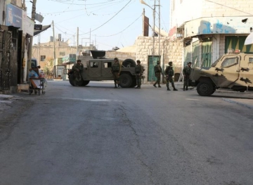 Settlers prevent the rehabilitation of the wall of a house in Tel Rumeida, in the center of Hebron