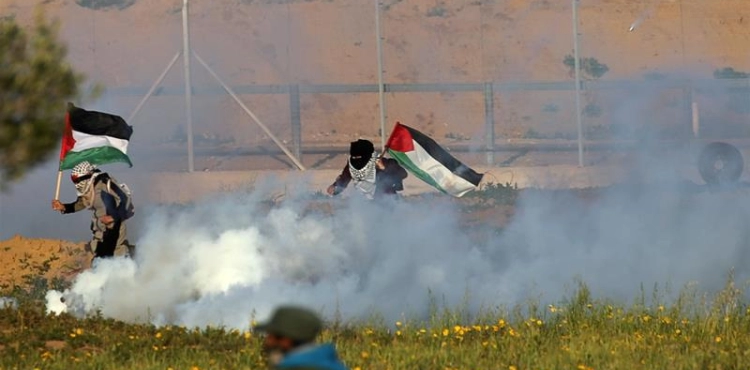 The occupation shoots and gas bombs towards the Gaza border