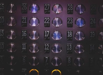 Using an elevator that does not need to be touched to avoid infection