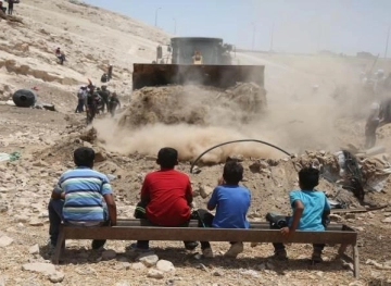 The occupation demands that the residents of the Red Khan demolish their homes with their hands.