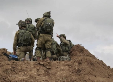 The occupation shoots youths in eastern Gaza