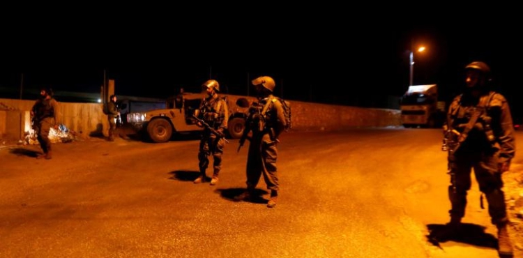 The occupation forces stormed the town of Azzun