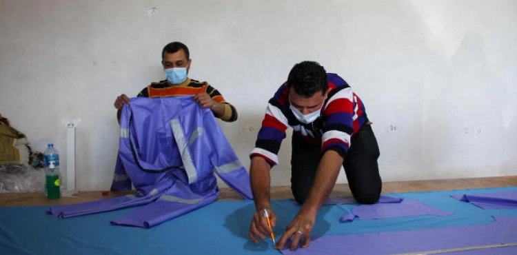 Gaza: Palestinian inspires China&acute;s experience by creating a protective uniform against Corona