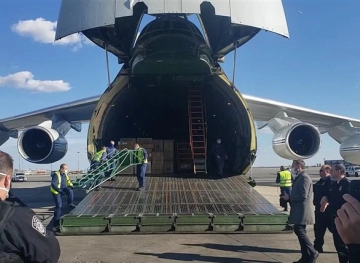 A Russian plane loaded with anti-corona virus equipment lands in New York