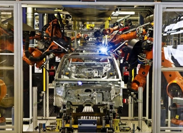 The auto industry is rushing to the aid of hospitals, facing Corona