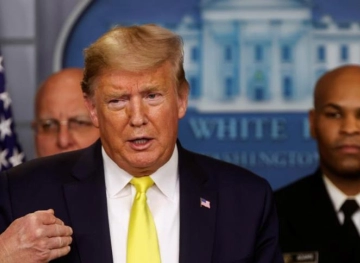 Corona&acute;s new crisis gives Trump the spotlight and turns away from his potential rival Biden