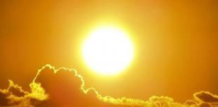 The sun&acute;s rays quickly destroy the new corona