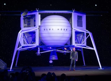 Mask and Bezos win a contract with NASA to build moon landing vehicles