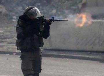 A young man was wounded by the Israeli occupation forces, south of Qalqilya