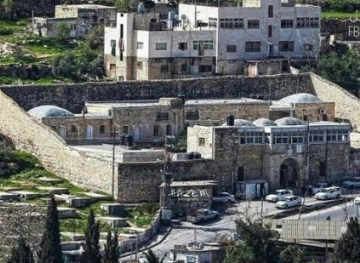 &quot;Man&quot; center calls on the international community to intervene to stop the settlement plan in Hebron and around the Tomb of the Patriarchs