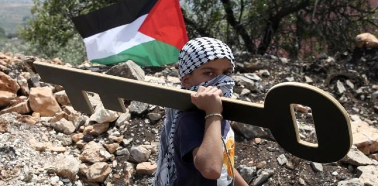 Citizens commemorate the 72nd anniversary of the Nakba with electronic activities and raising black flags