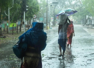 The devastating cyclone Amban hit hard India and Bangladesh