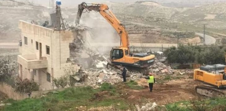 The occupation demolishes a house in Silwan