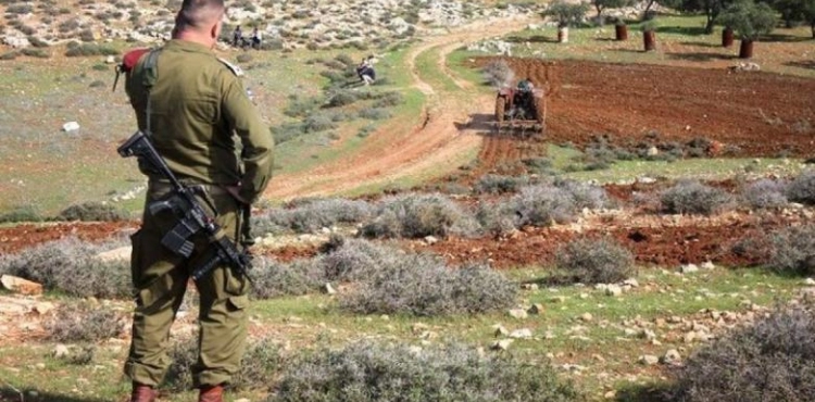 The occupation notifies the seizure of 160 dunums of Qalqilya lands