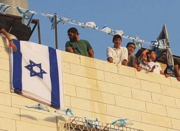 The settlers storm a house in the old city of Hebron