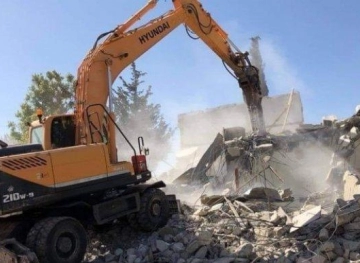 Video Israeli bulldozers demolish two apartments and 4 commercial warehouses in Shuafat camp