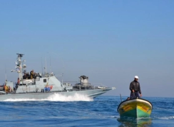 The occupation forces arrested 3 fishermen off the coast of Rafah