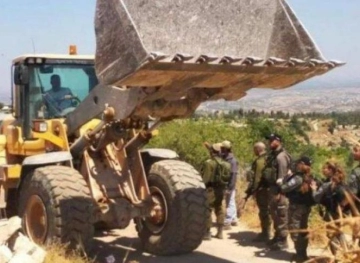 The occupation forces arrest a citizen of Al-Jiftlik and confiscate his bulldozer