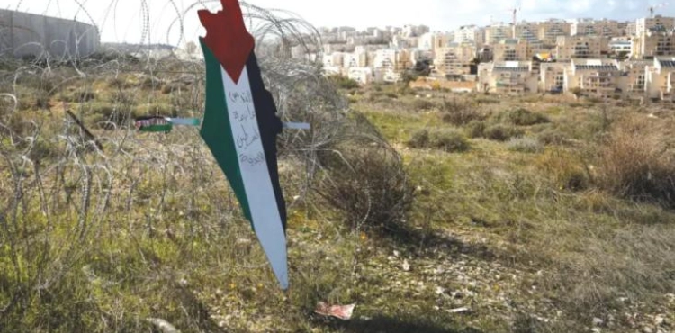 A Palestinian accusation that &quot;Apple&quot; and &quot;Google&quot; to submit to Israeli pressure