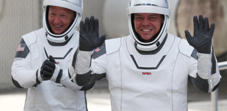 SpaceX pioneers return to Earth in August after a historic space trip