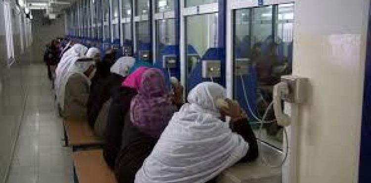 Ferwana: The occupation continues to deprive the families of Gaza prisoners of their visit
