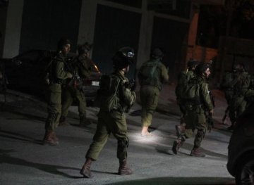 Israeli forces arrest 13 citizens of the West Bank