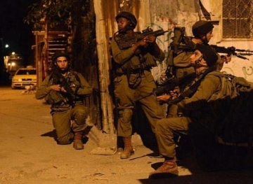 Occupation raids a house in Jenin