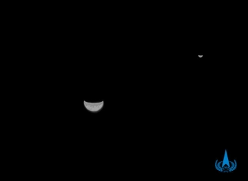 The Chinese Mars probe takes a picture of Earth and the Moon