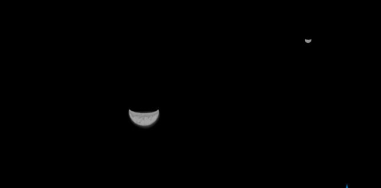 The Chinese Mars probe takes a picture of Earth and the Moon