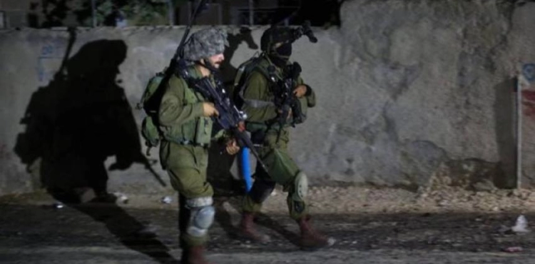 The occupation forces arrest a citizen from Nablus