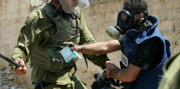 Committee: The occupation committed 28 violations of the journalists&acute; rights last month