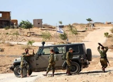 The occupation searches the homes of citizens in the Jordan Valley and threatens them not to go to their lands