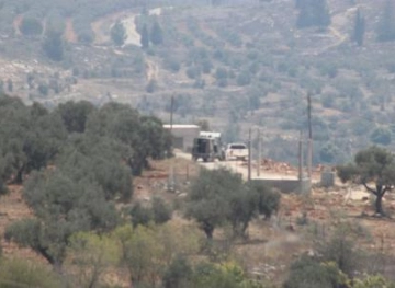 The occupation prevents the construction of an agricultural road in the village of Jaloud, south of Nablus