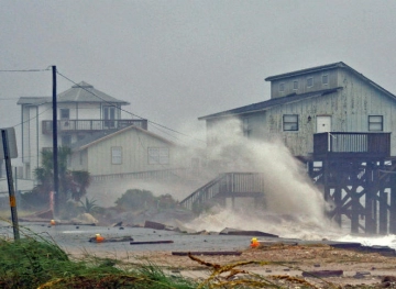 At least 11 killed by hurricane Michael and Trump vows to be a quick reconstruction
