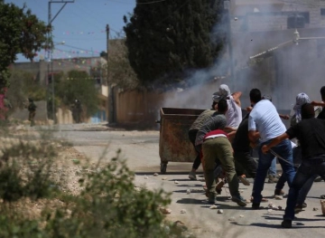 A young man was injured in the confrontations of Kafr Qaddum with the Israeli occupation soldiers and suffocated a group