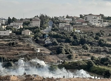 A boy was wounded and dozens of suffocated, in confrontations with the occupation in Beit Ummar