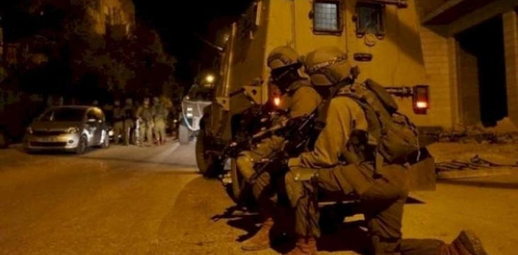 The occupation arrested 10 citizens during separate raids in the West Bank
