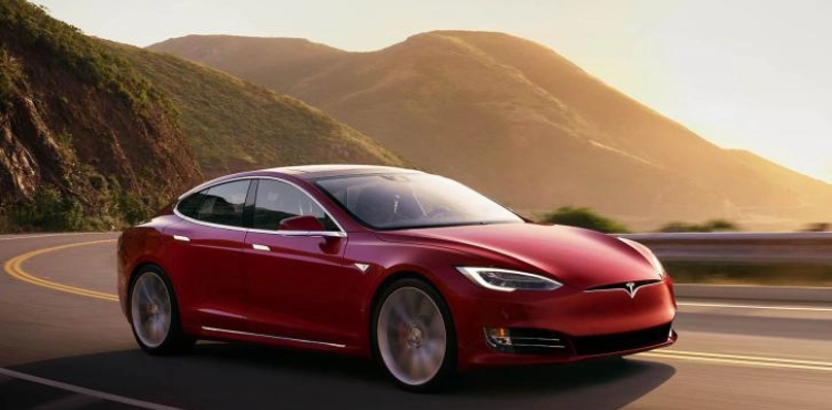 Tesla reduces the price of its &quot;S&quot; car