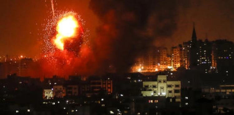 Martyr and injured 6 others in massive Israeli shelling of Gaza