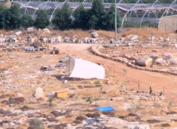 Settlers erect tents to establish an outpost on Tuqu &acute;lands