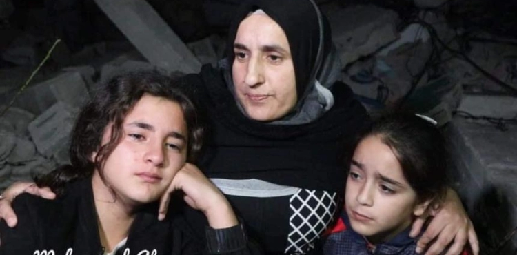 The occupation arrests 9 citizens and demolishes the house of a prisoner from Nablus