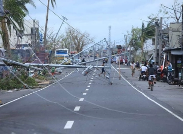 20 dead in a strong hurricane that struck the Philippines