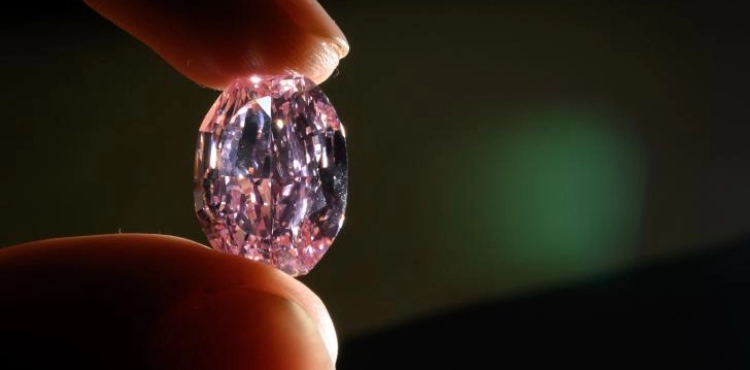 An exceptional pink diamond sold for $ 26.6 million in Geneva