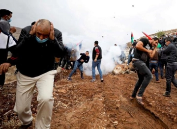 Suffocation injuries during the occupation&acute;s suppression of a march in Beit Dajan, east of Nablus