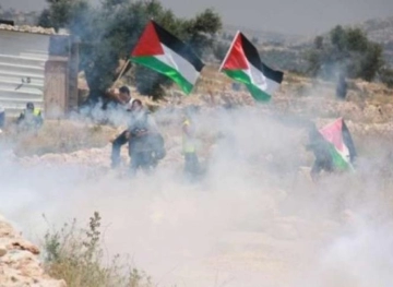A citizen was injured by a gas bomb and others suffocated and a medic was arrested during the occupation suppression of the rally east of Ramallah